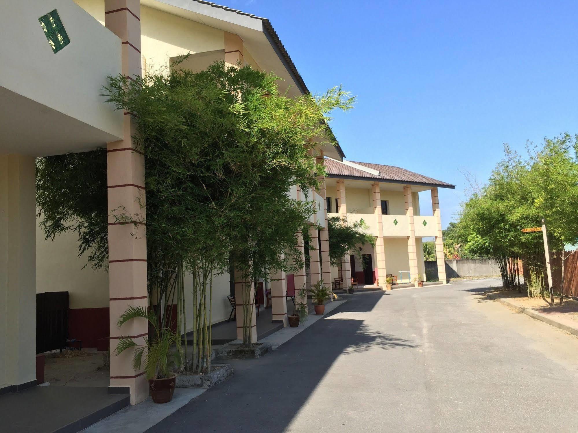 Adina Drive In Motel Langkawi Exterior photo